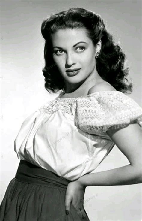 yvonne de carlo pictures|30 Stunning Black and White Portraits of Yvonne De。